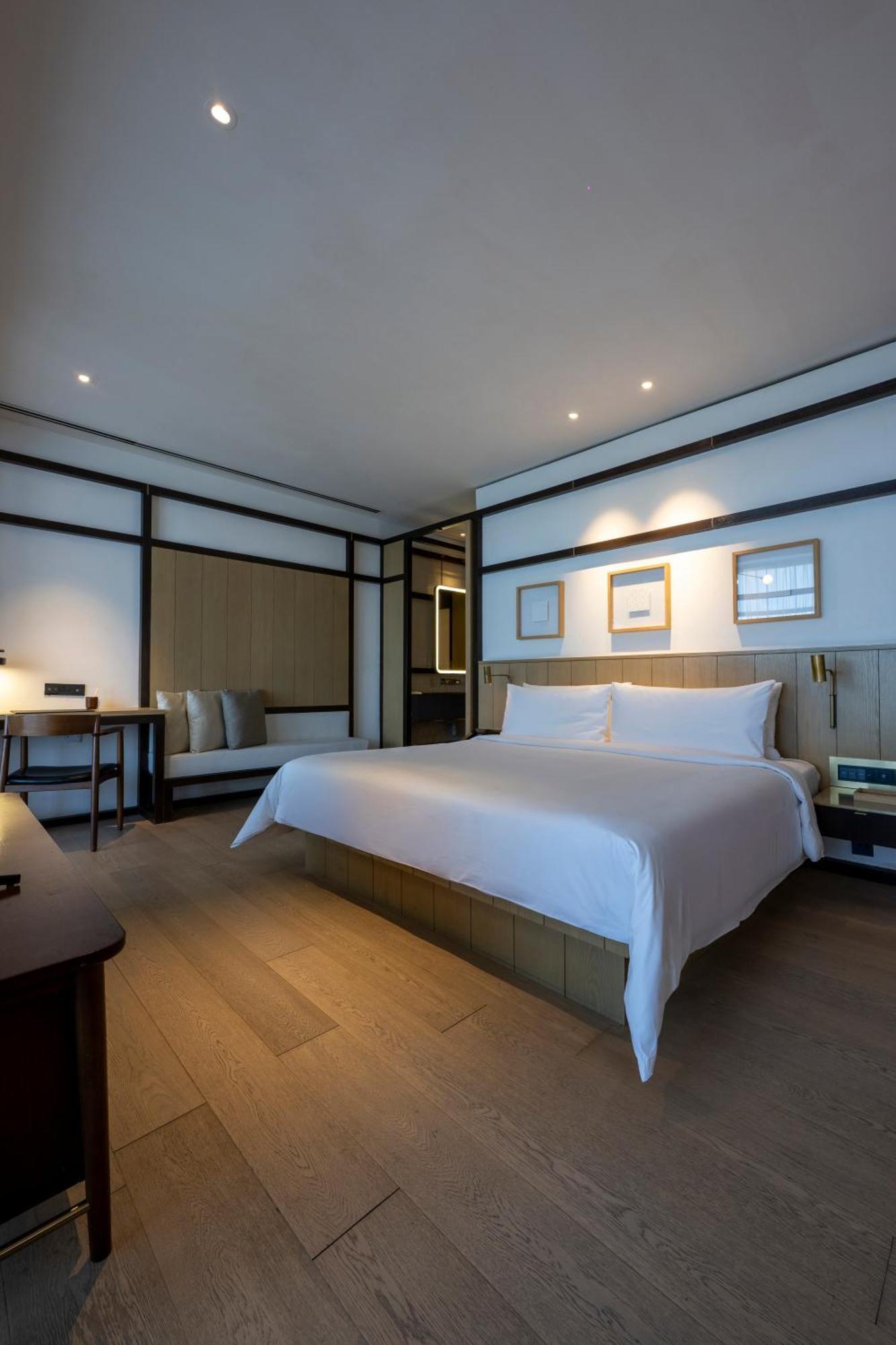 Premier Room